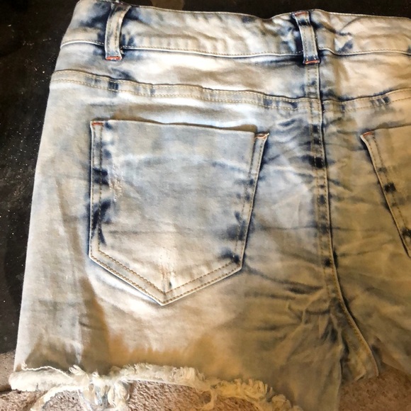 Acid washed distressed jean shorts EUC!! - Picture 3 of 7